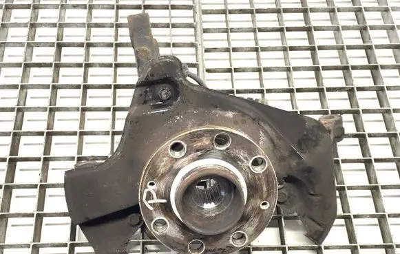 Opel Corsa E Front wheel hub spindle knuckle 13388768