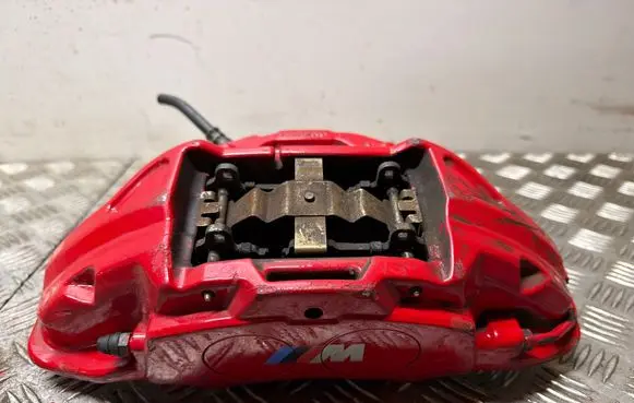 BMW 1 F40 Front brake caliper 689652603