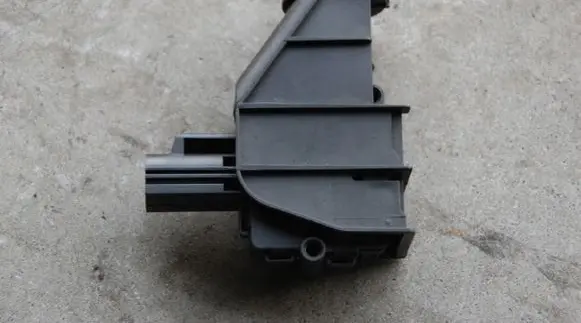 Fuel tank cap lock