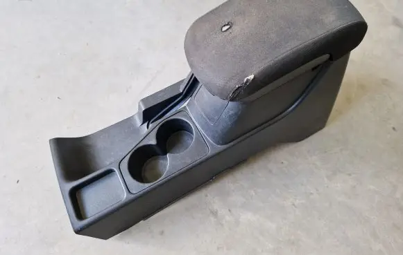 Mitsubishi L200 Center console