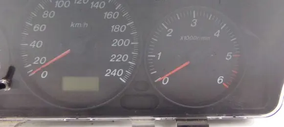 Mazda 626 Speedometer (instrument cluster) KNGG3DA