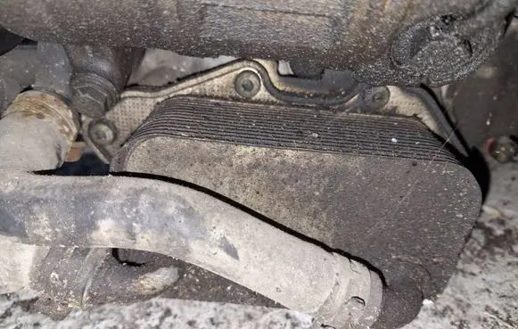 Engine oil radiator