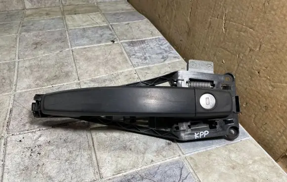 Opel Astra H Front door exterior handle
