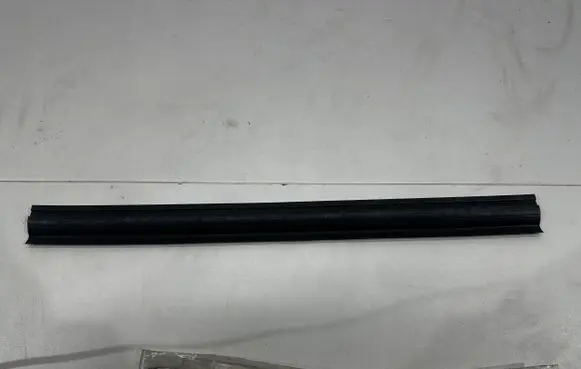 Mercedes-Benz Vito Viano W639 Rubber seal front coupe door 
