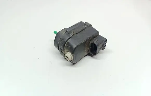 Headlight level adjustment motor