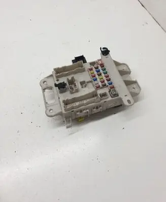 Toyota RAV 4 (XA20) Fuse module 9098702020