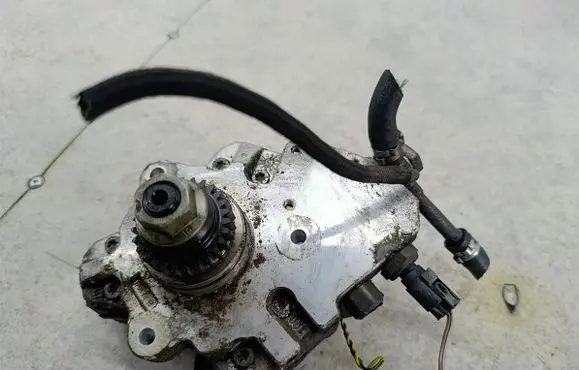 Mercedes-Benz A W169 Fuel injection high pressure pump A6400700701