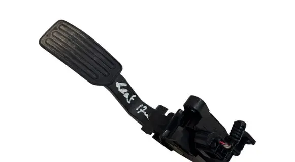 Accelerator throttle pedal