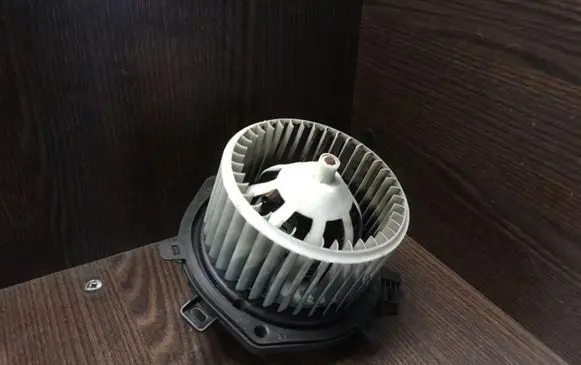Iveco Daily 4th gen Heater fan/blower 658561J 197630200