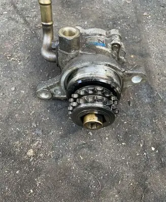 Nissan Almera Tino Power steering pump 5M321 34092076