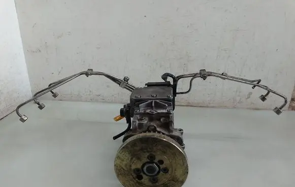 Audi A6 S6 C5 4B Fuel injection high pressure pump 0470506006 059130106BX