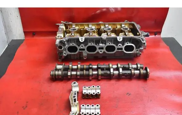 Toyota Prius (NHW20) Engine head 