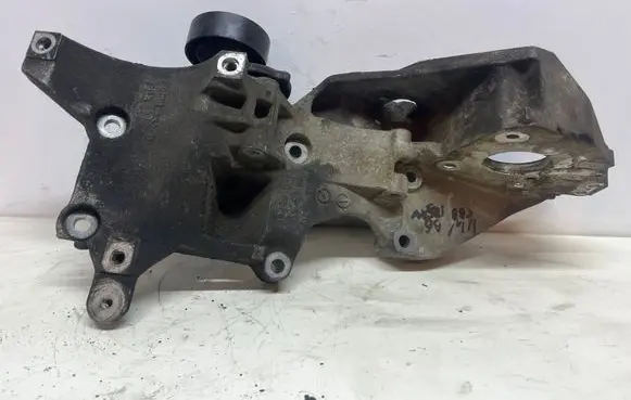 Volkswagen PASSAT B6 Generator/alternator bracket 03L903143
