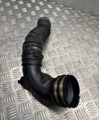 Maserati Ghibli Air intake hose/pipe 670002450 670101258 D762