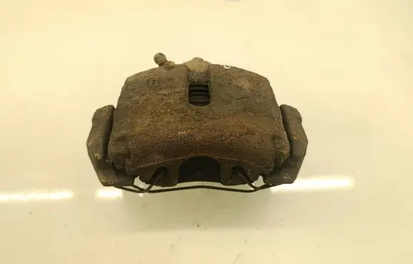 Volkswagen PASSAT CC Front brake caliper 