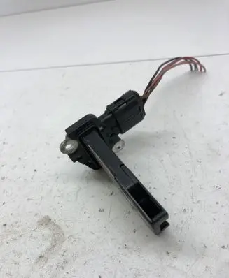 Toyota Avensis T270 Mass air flow meter 2220426010