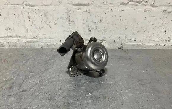 BMW 5 F10 F11 Fuel injection high pressure pump 7595339