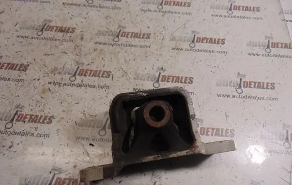 Honda CR-V Engine mount bracket