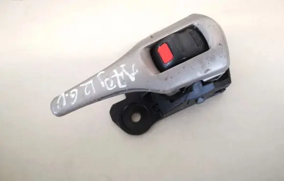 Toyota Urban Cruiser (XP110) Rear door interior handle