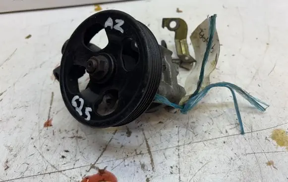 Subaru Impreza II Power steering pump 005047 JKC1417D
