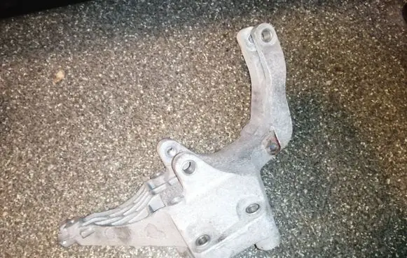 Fiat 500L A/C compressor mount bracket 55256246