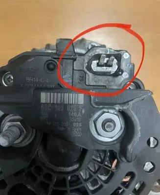 Volkswagen Tiguan Generator/alternator 03C903025F