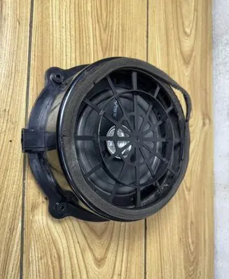 Audi Q7 4L Front door speaker 
