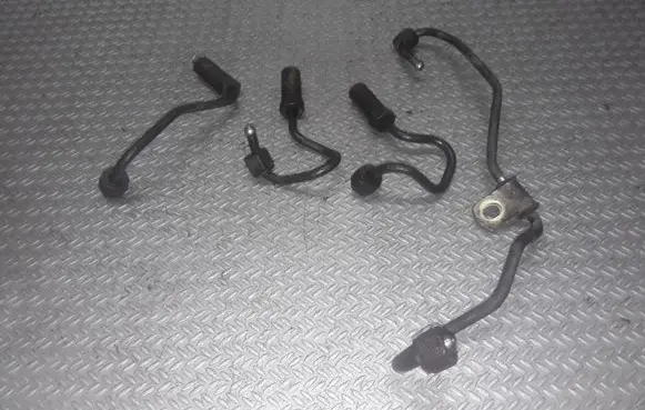 Nissan Primera Fuel injector supply line/pipe 
