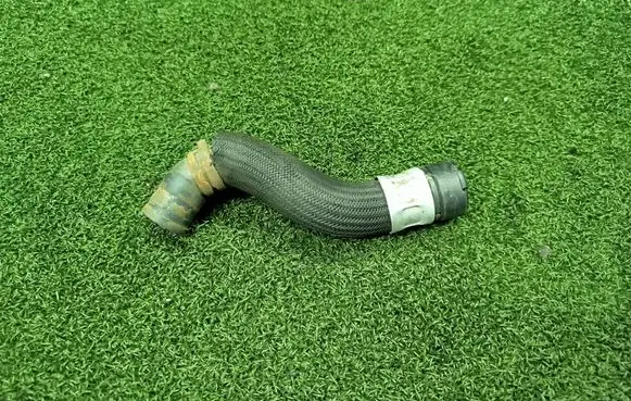 Opel Vivaro Engine coolant pipe/hose 140565332R 93450180