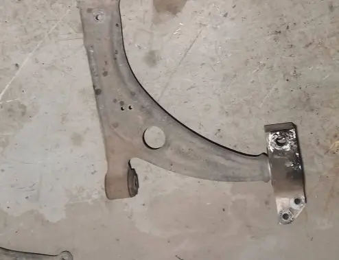 Volkswagen PASSAT B6 Front lower control arm/wishbone 3C0407153B
