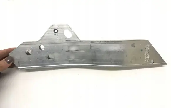Headlight/headlamp mounting bracket