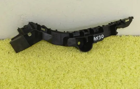 Rear bumper mounting bracket