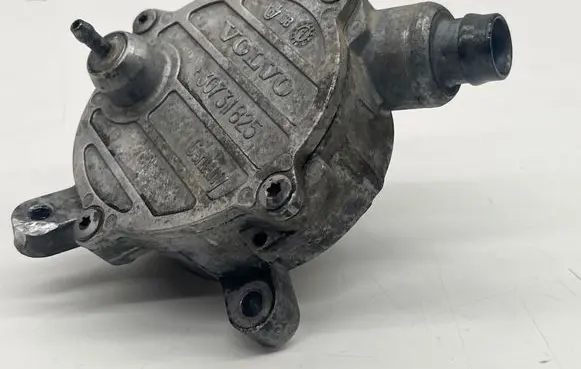 Volvo V70 Vacuum pump 30731825