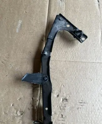 Audi A5 Sportback 8TA Fender mounting bracket 8T0821135C