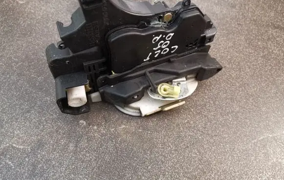 Mitsubishi Colt Front door lock