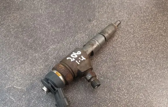 Fuel injector