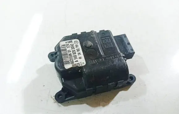 Mercedes-Benz B W245 Air flap motor/actuator A1698203042