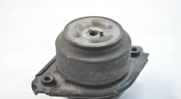 Mercedes-Benz ML W164 Engine mount bracket A2512404417