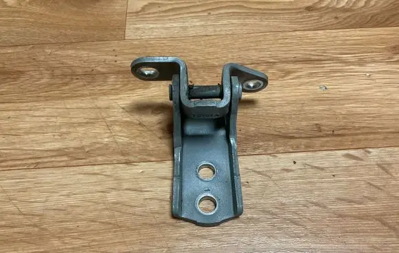 Toyota Avensis T250 Front door upper hinge 
