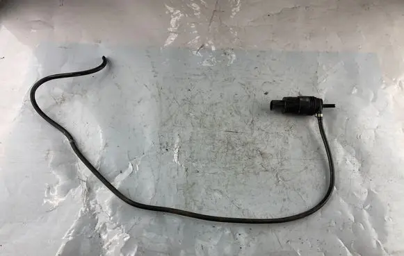 BMW 7 E38 Windscreen/windshield washer pump 67128360244
