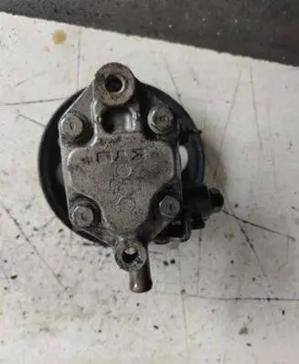 Mitsubishi Carisma Power steering pump