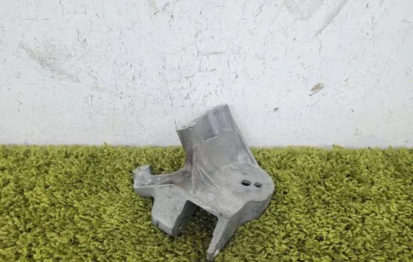 Volvo V40 Engine mounting bracket 31359638