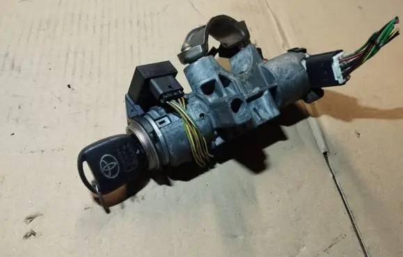 Toyota Avensis T250 Ignition lock 736661A