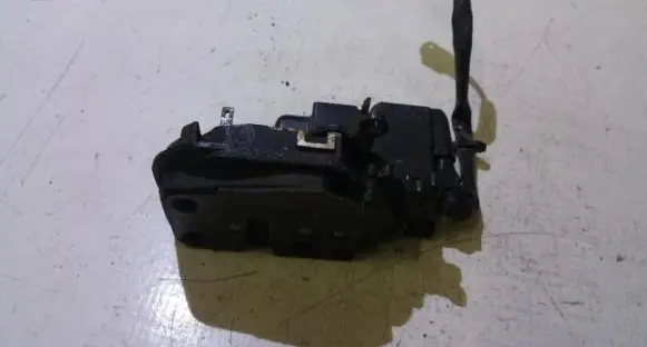 Mazda 626 Front door lock 1528007031 152800-7031