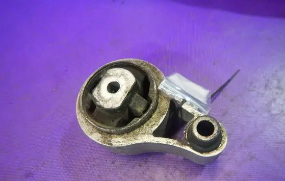 Opel Movano A Gearbox mounting bracket 