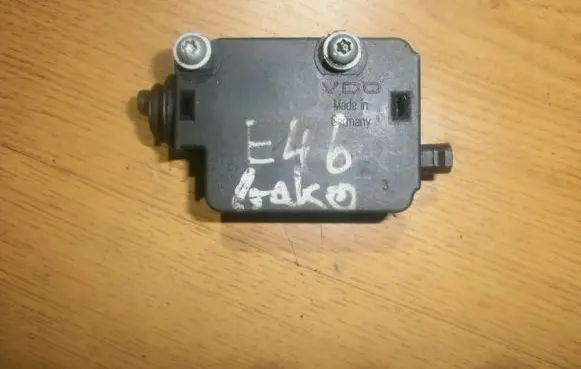 BMW 3 E46 Central locking motor 8372240