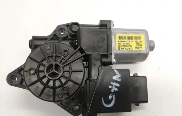 Hyundai Tucson TL Front door window regulator motor 82460D7010