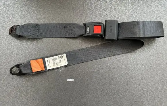 Middle seatbelt (rear)