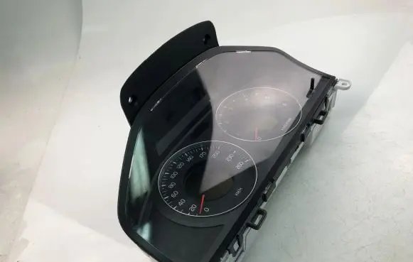 Volvo V70 Speedometer (instrument cluster) 31270899AA