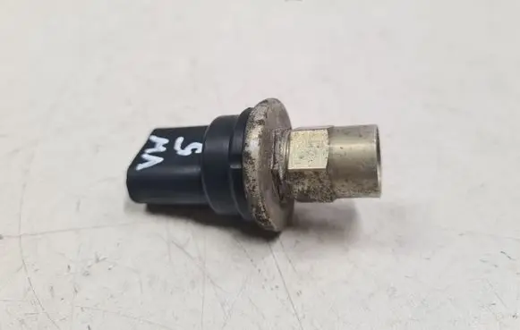 Volkswagen Golf V Air conditioning (A/C) pressure sensor 1K0959126B